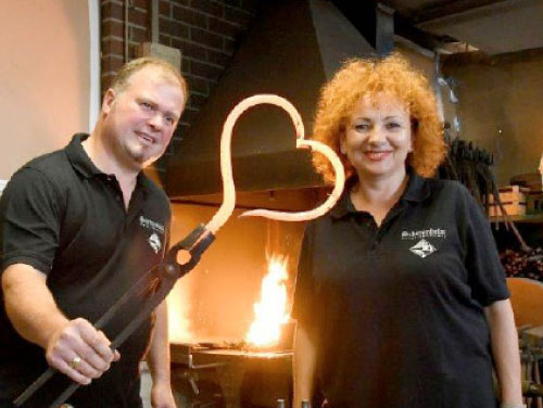 Bernd Schittenhelm, Schmied und Metallbauer Meister, EU Schweißfachmann und Betriebswirt und Herzschmiedin Anita Schittenhelm